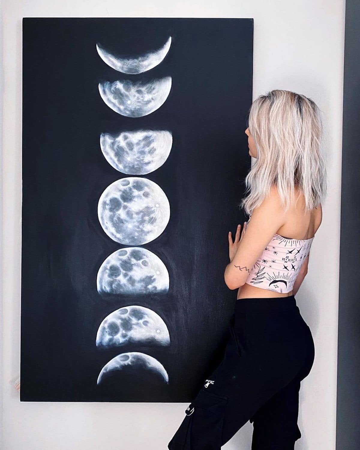 … and paints the different phases of the moon.